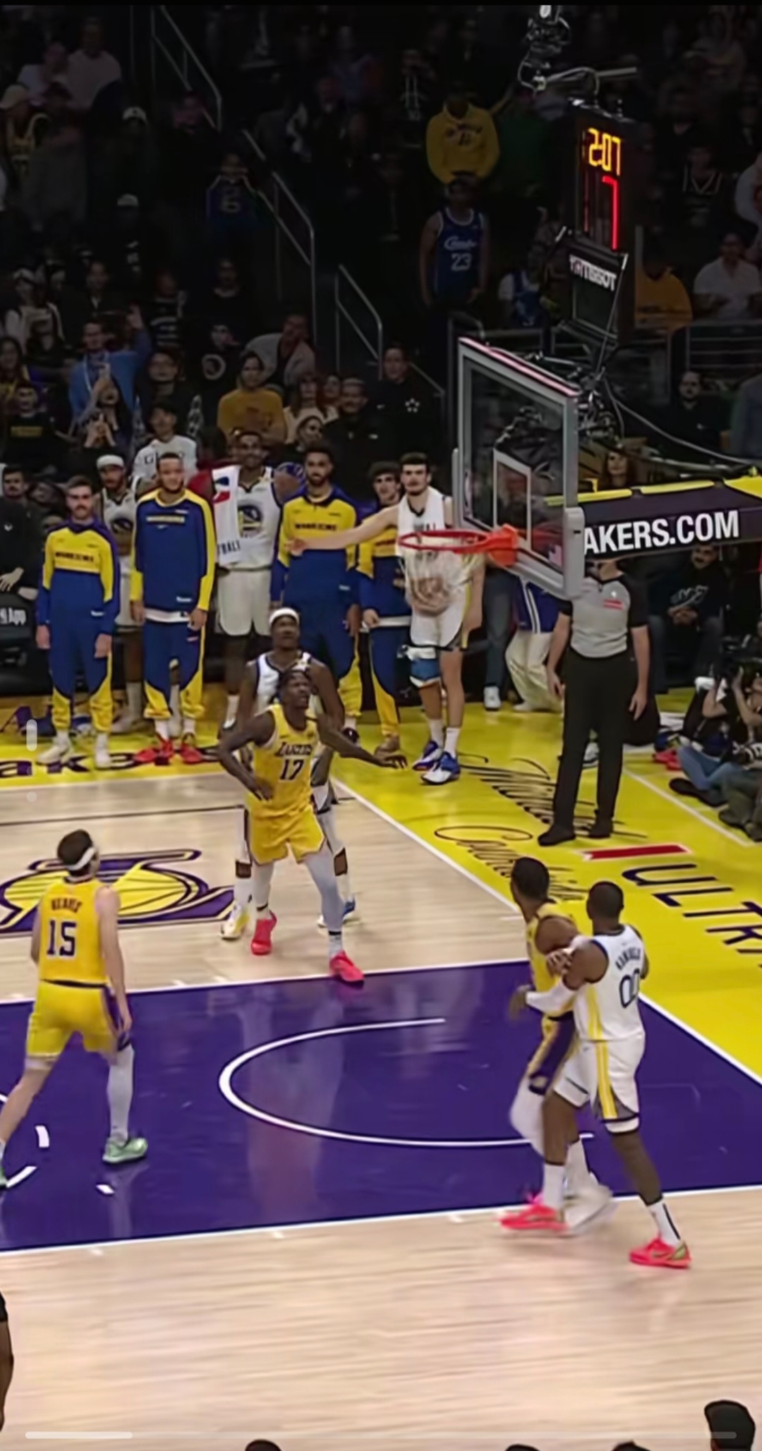 博鱼体育网页版-集结日体能课后；洛杉矶湖人门线救险备战欧篮联；更衣室稳定；细节决定成败