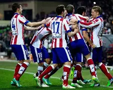 博鱼体育在线-马德里竞技训练开放日，今晨队长鼓劲引欢呼，意大利杯在即，年轻球员得到机会